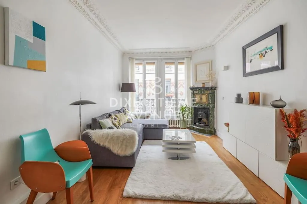 Modernite Et Confort A Montmartre Parijs