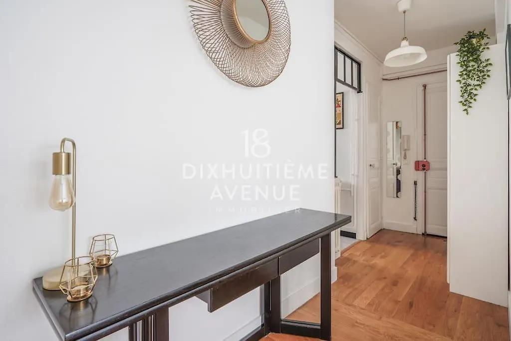 Modernite Et Confort A Montmartre Parijs 0*,