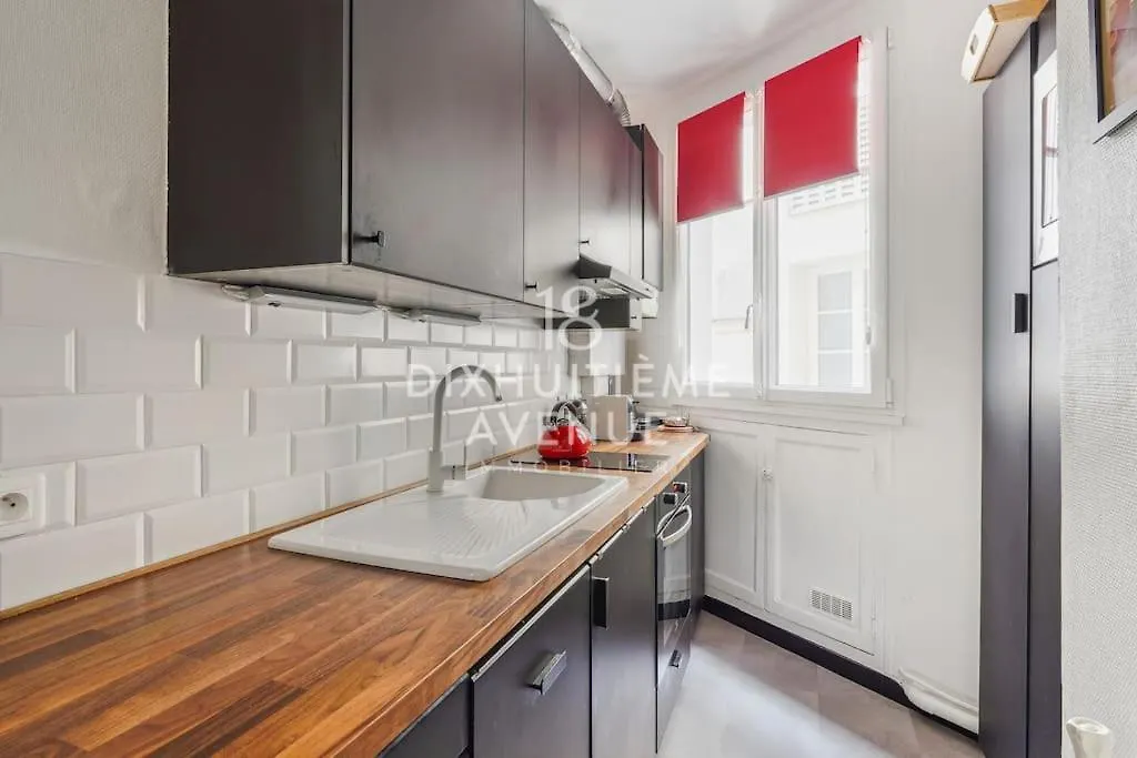 Modernite Et Confort A Montmartre Paris Apartment